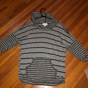 3/4 sleeve hooded top